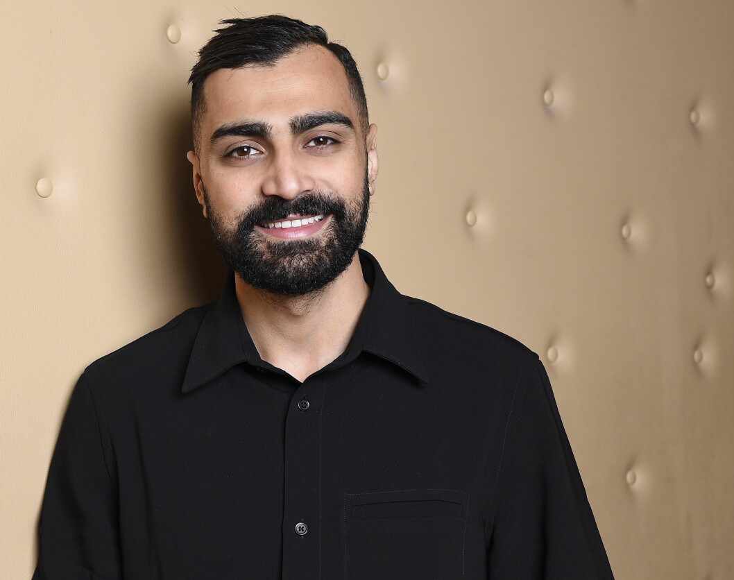 ”Jag är en hipster”, säger Alexander Abdallah. Alexander Abdallah ler mot kameran.