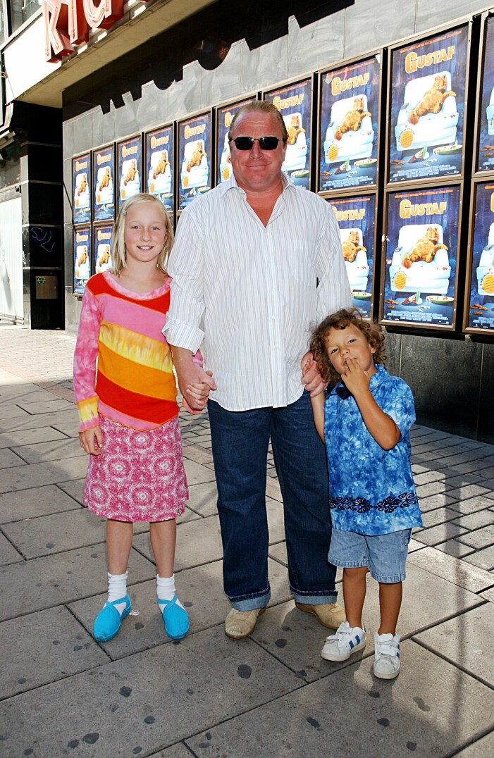 Claes Malmberg med barnen Amanda och Nelson 2004.