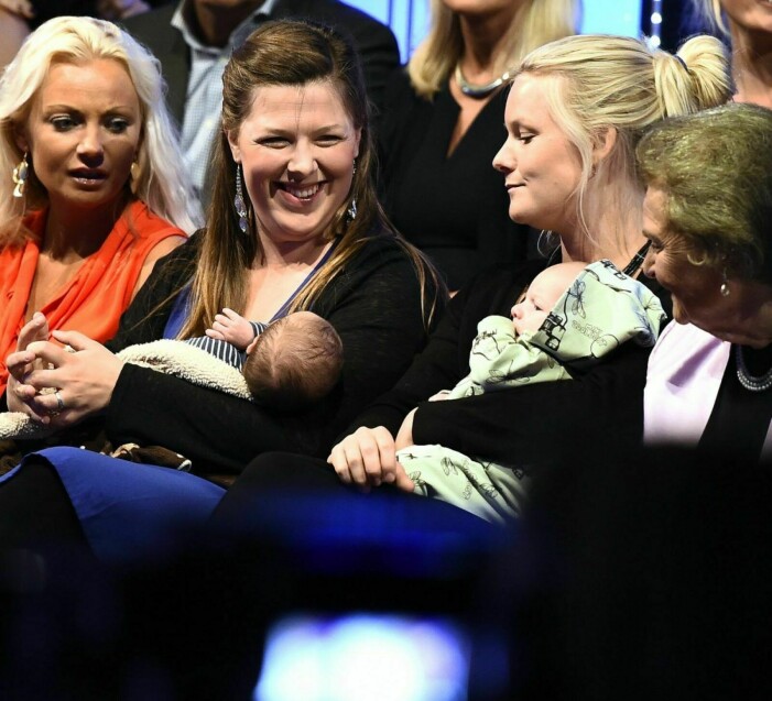 När Lotta Engberg medverkade i <em>Let’s dance</em> 2014 satt döttrarna Malin och Amanda med sina små bebisar och hejade på mamma som skakade sina lurviga på TV4-scenen.