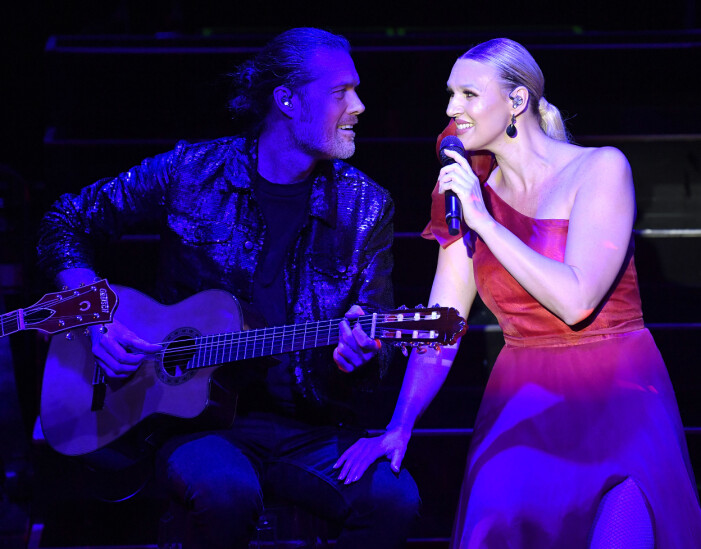 Joakim Ramsell och Sanna Nielsen på 2019 års föreställning av Mitt Sanna jag. Foto: Karin Törnblom/TT Joakim Ramsell och Sanna Nielsen uppträder på scen