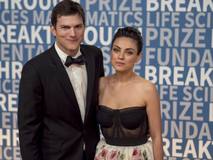 Ashton Kutcher och Mila Kunis på röda mattan.