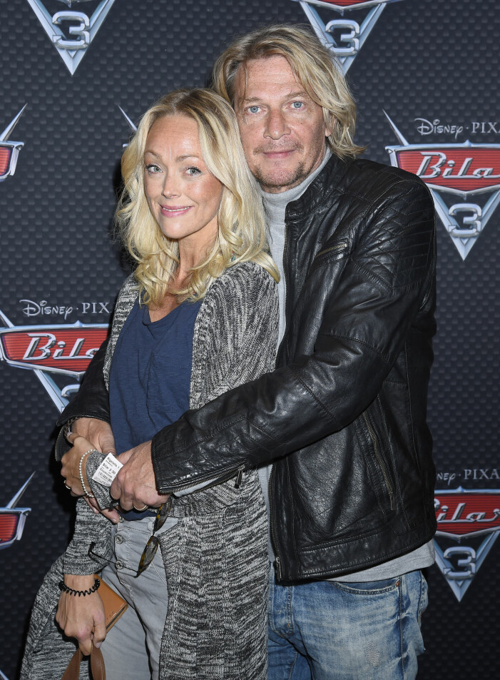 Året efter skilsmässan med Malin Berghagen fann Tommy Nilsson kärleken i sin nuvarande partner musikalstjärnan Linda Olsson, 41, och idag har de nioåriga sonen Tim tillsammans. tommy nilsson och flickvännen linda