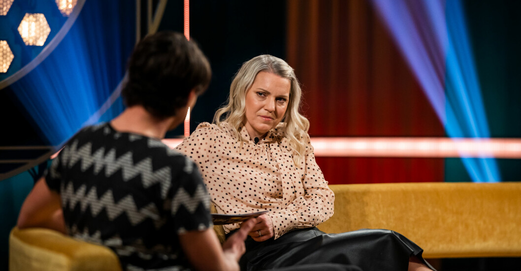I år gör hon dundersuccé i egna showen Carina Bergfeldt på SVT! carina bergfeldt intervjuar i egna showen på svt.