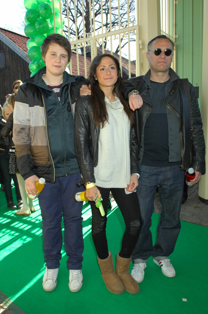 Michael Nyqvist med barnen Arthur och Ellen. Säsongsöppningen av Gröna Lund i Stockholm, april 2010. Michael Nyqvist med Arthur och Ellen. Säsongsöppning av Gröna Lund, Stockholm, april 2010