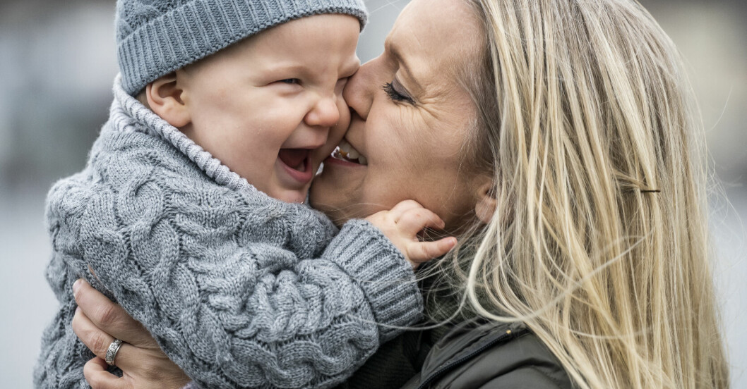 Mamma Carina och sonen Hamilton goseligosar. carina bergfeldt med sonen hamitlon