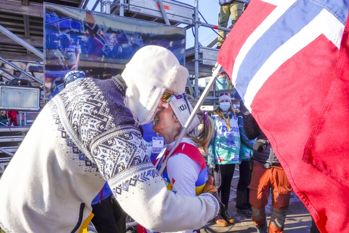 Therese och fästmannen i början av mars i år.