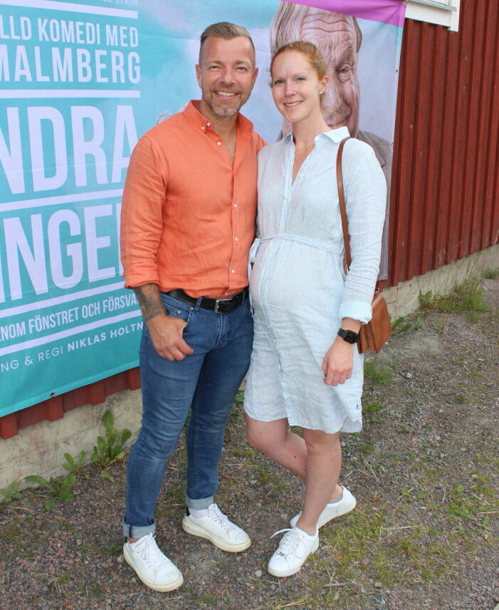 I juni visade Casper upp gravida flickvännen Therese offentligt, för första gången. I juni visade Casper upp gravida flickvännen Therese offentligt, för första gången.