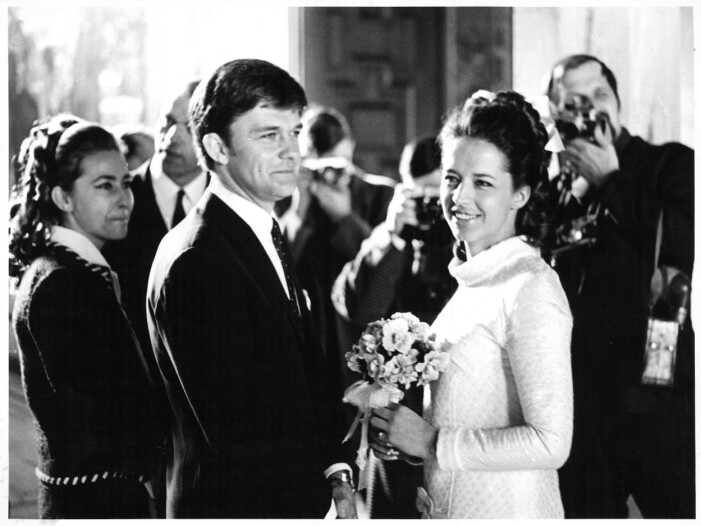 Lill Babs och Kjell på plats i Oslo rådhus 1969. Barbro Svensson, "Lill-Babs", sngare Sverige och Kjell Kaspersen, fotbollsspelare mlvakt, Norge, gifter sig i Oslo rdhus. Familjen1969-03-18(c) / Aftonbladet / IBL Bildbyr* * * EXPRESSEN OUT * * *AFTONBLADET / 5600