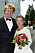 Lena Endre och maken Richard Hobert utanför Mellby kyrka vid bröllopet år 2000.