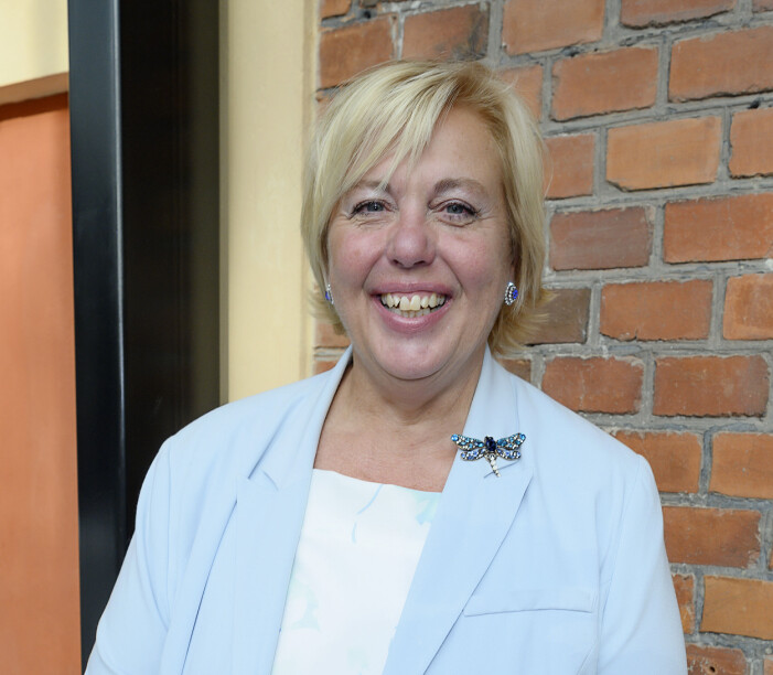 Suzanne Axell i blå kavaj.