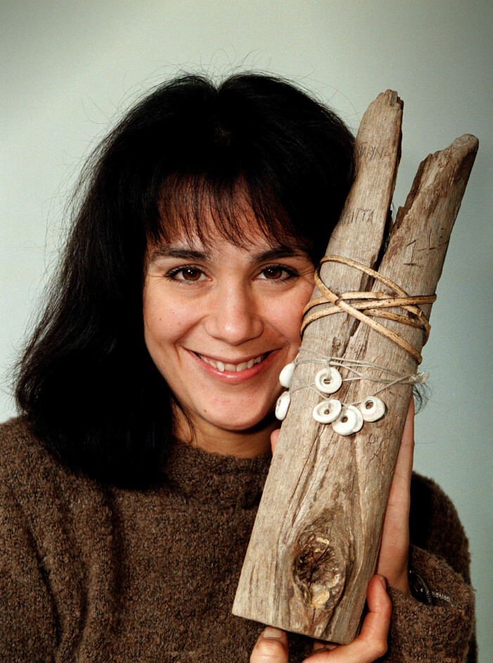 Aelxandra Zazzi med sin vinnarstatyett.