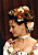 Lena Philipsson med rosor och brudslöja inbäddade i bröllopsfrisyren.