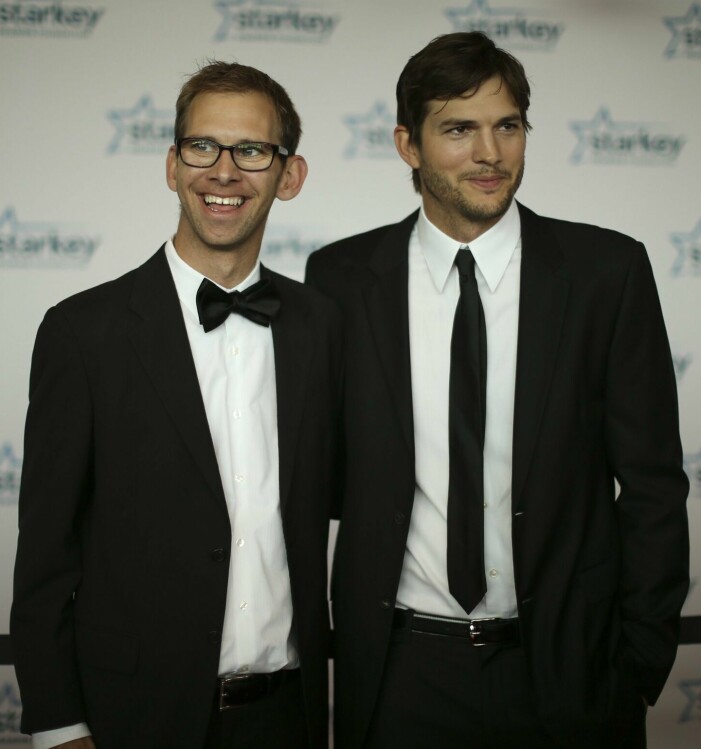 Fr.v. Michael Kutcher och Ashton Kutcher. Fr.v. Michael Kutcher och Ashton Kutcher.
