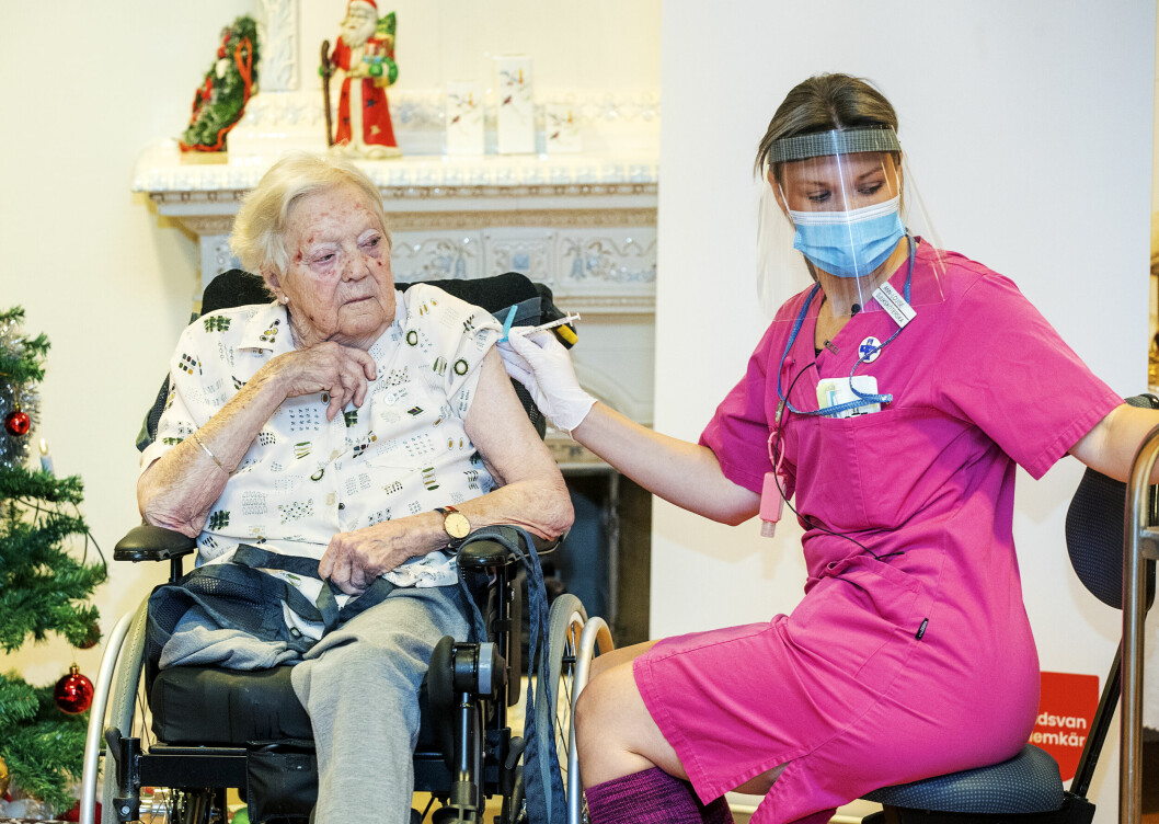 Gun-Britt Johnsson, 91, var den första i Sverige som fick vaccinet. Gun-Britt Johnsson