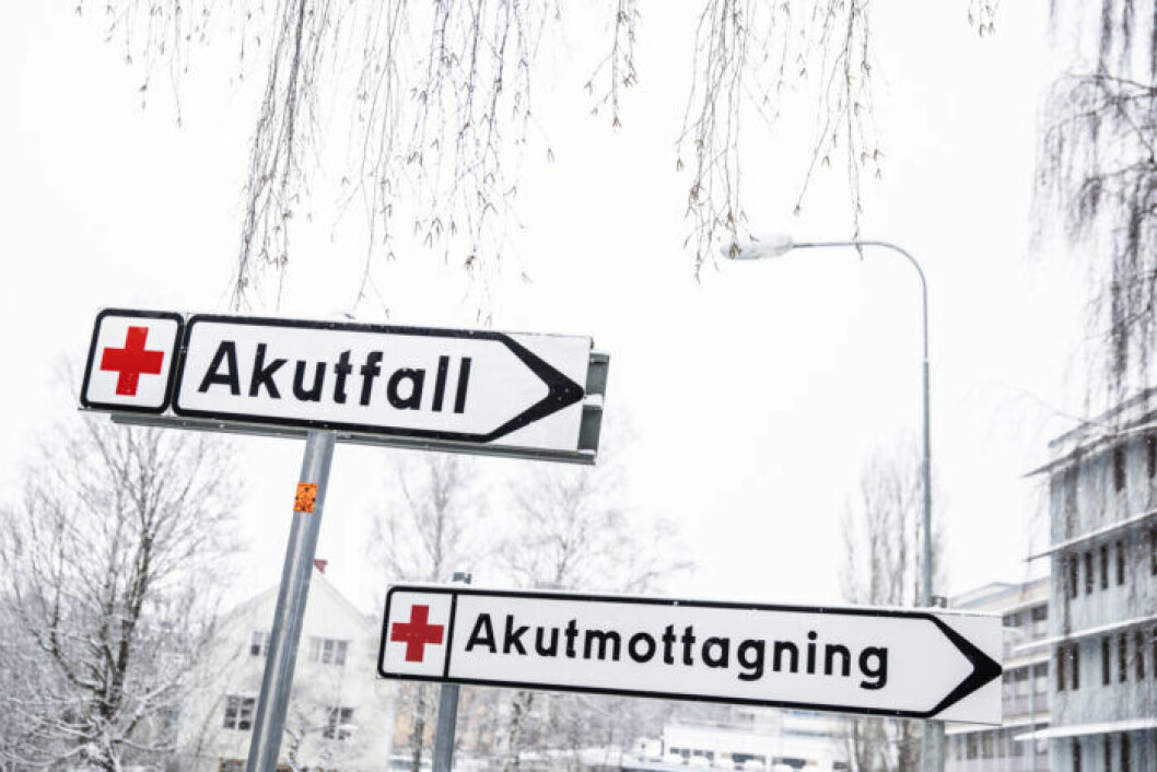Till den akutpalliativa avdelningen på Danderyds sjukhus kommer nu patienter som smittats av corona, och som läkarna inte bedömer kommer klara sig. Akuten Danderyds sjukhus