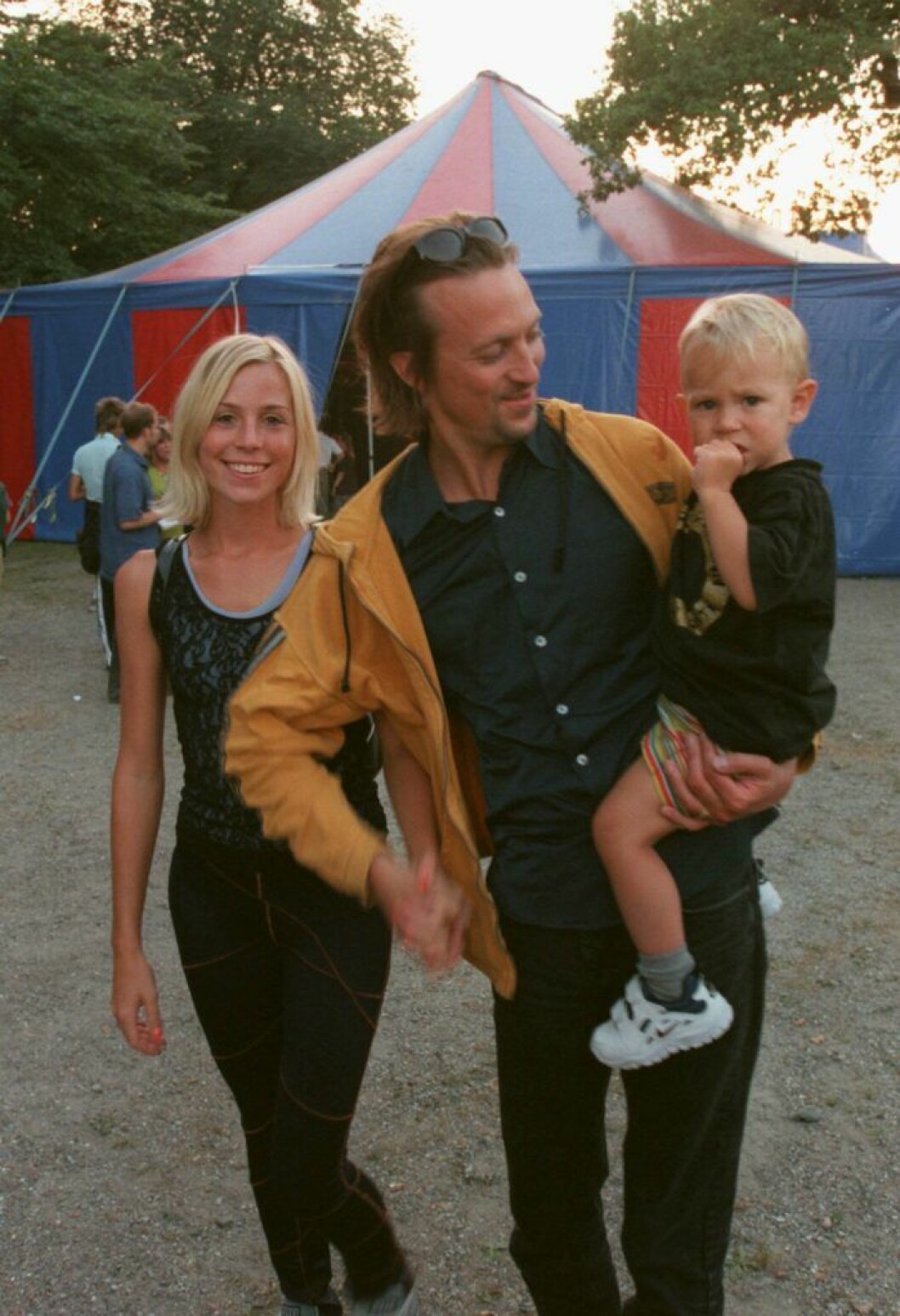 Josefin Crafoord och Wille Crafoord med sonen Roderick.