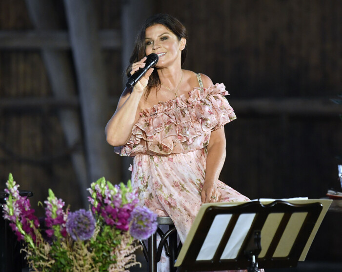 Intill det stora huset finns också en stor lada, i vilken Carola ofta bjuder in till konserter.