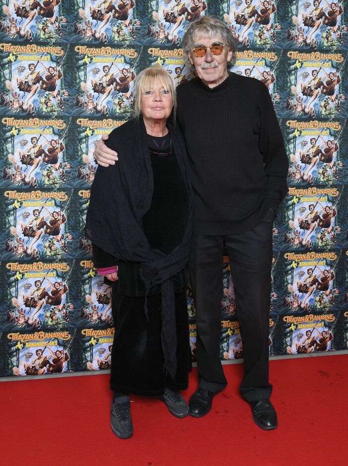 Inger och Lasse Åberg på röda mattan under på Stockholmspremiären av familjemusikalen <em>Trazan & Banarne</em> förra året.