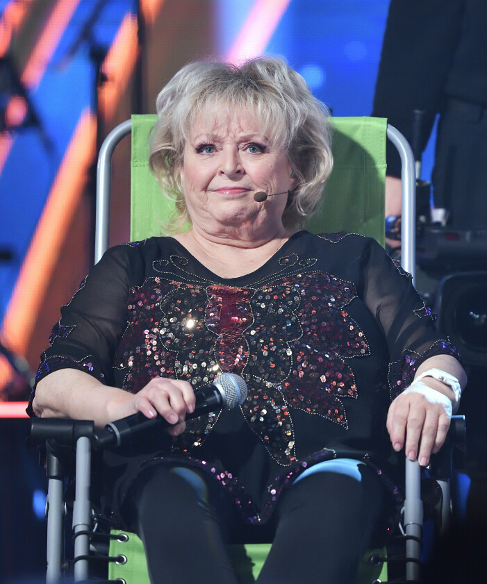 <strong></strong>Kikki Danielsson var sångare och frontfigur i dansbandet Wizex på 70- och 80-talet, och där emellan gjorde hon succé i Mellon med dängan <em>Bra vibrationer </em>som tog henne hela vägen till en tredje plats i Eurovision Song Contest 1985. Här ser vi när Kikki Danielsson sjunger <em>Papaya Coconut</em> i TV4-programmet <em>Stjärnornas Stjärna </em>2019. <strong></strong> kikki danielsson