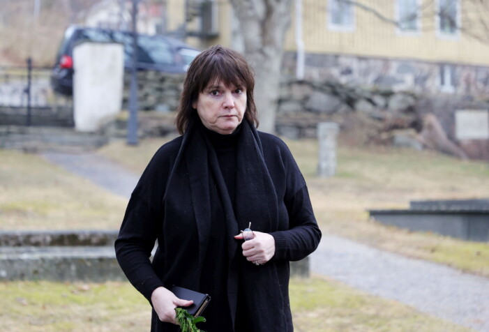 Lotta Bromé på väg in till Ingvar Oldsbergs begravning i Råda kyrka i Mölnlycke. Lotta Bromé på väg in till Ingvar Oldsbergs begravning i Råda kyrka i Mölnlycke.