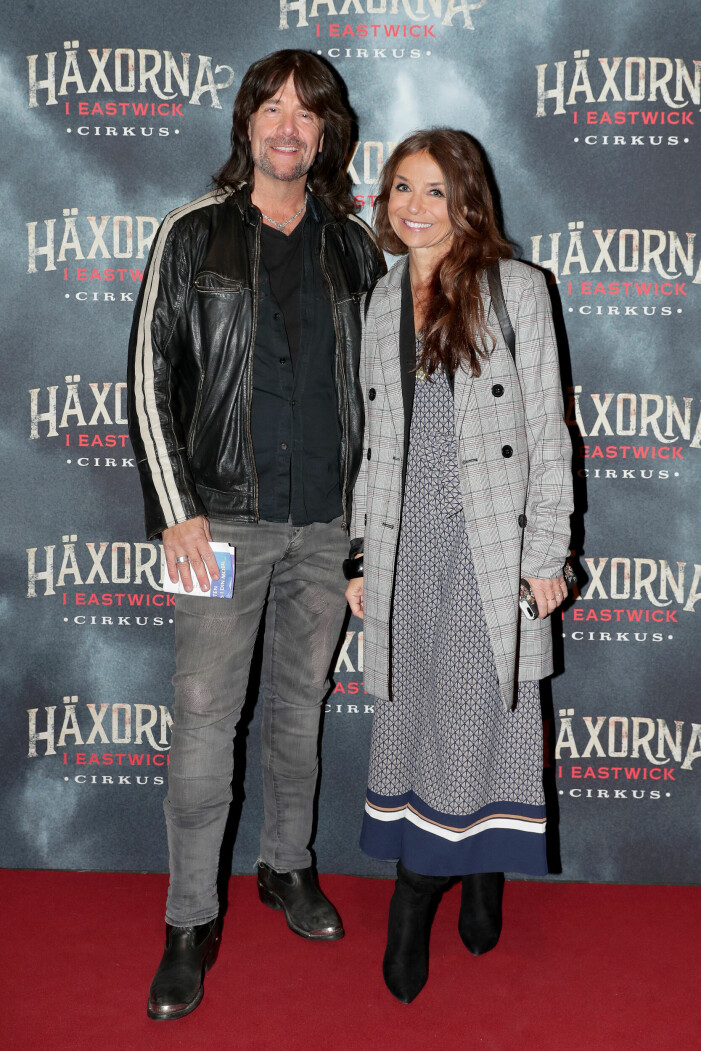 Robert Wells och Annika Jankell är fortfarande nära vänner – här på mingel 2019.