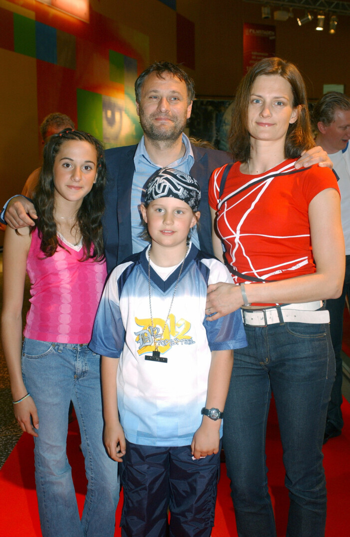 <em>Harry Potter</em>-premiär 2004, Michael Nyqvist och hustrun Catharina med barnen Ellen och Arthur . michael och hustrun och barnen