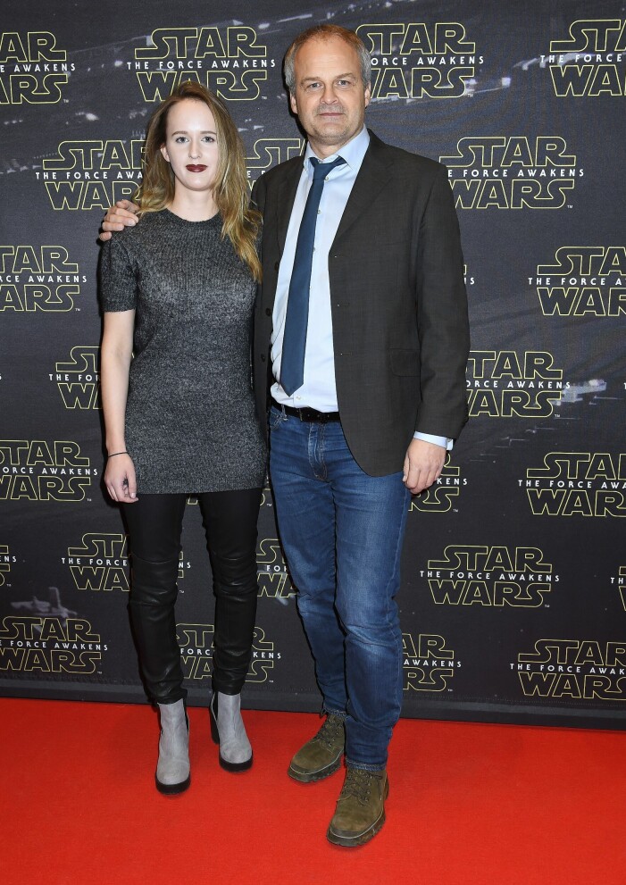 Linnéa hängde med pappa Johan Rheborg på Star wars-premiär. Linnéa hängde med pappa Johan Rheborg på Star wars-premiär.