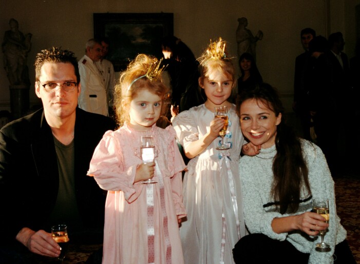 Thorsten och Annika med döttrarna Happy och Félice på vimmel 1998.