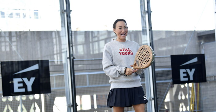 Charlotte Perrelli spelar padel.