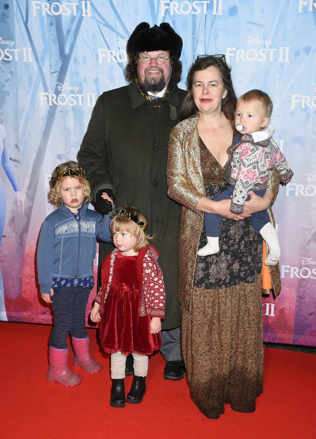 Edward och hustrun Gunilla tillsammans med de gemensamma barnen Melchior, Wilhelmina och Zacharias på röda mattan år 2019.