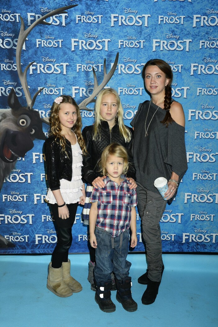 Camilla Läckberg med Meja, Charlie och Fanny på premiären av Frost 2014.