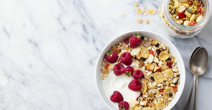 fil med müsli och bär