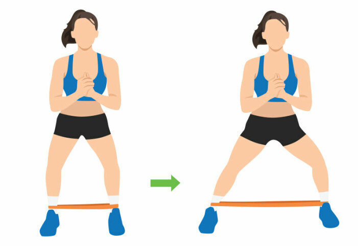 kvinna tränar gluteus medius med sidosteg