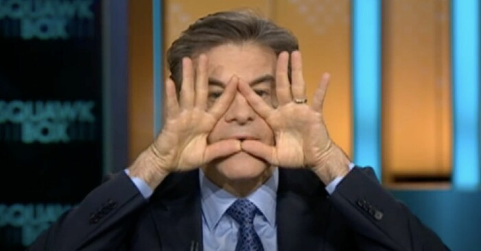Mät upp ”dödstriangeln” på detta vis. På bild: Dr. Mehmet Oz i en sändning på CNBC. Dödstriangeln eller the triangle of death