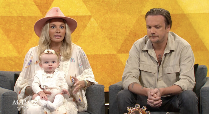 Carolina Gynning och Viktor Philipson med dottern Vilda i TV4-studion. Carolina Gynning och Viktor Philipson med dottern Vilda i TV4-studion