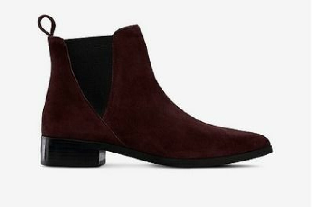 Vinröda chelseaboots från Ellos blir perfekt på vårkvällen!