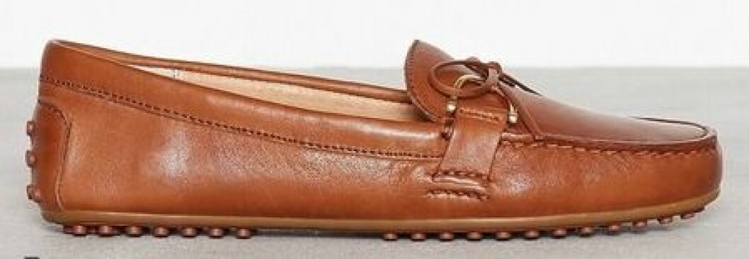 Snygga skinnloafers från Ralph Lauren med rosett fram.