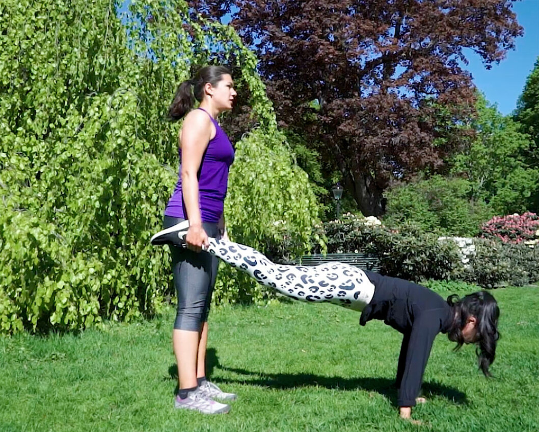 Skottkärra och rygglyft – HIIT-övningar
