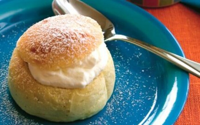 Små, smala semlor med mindre socker.