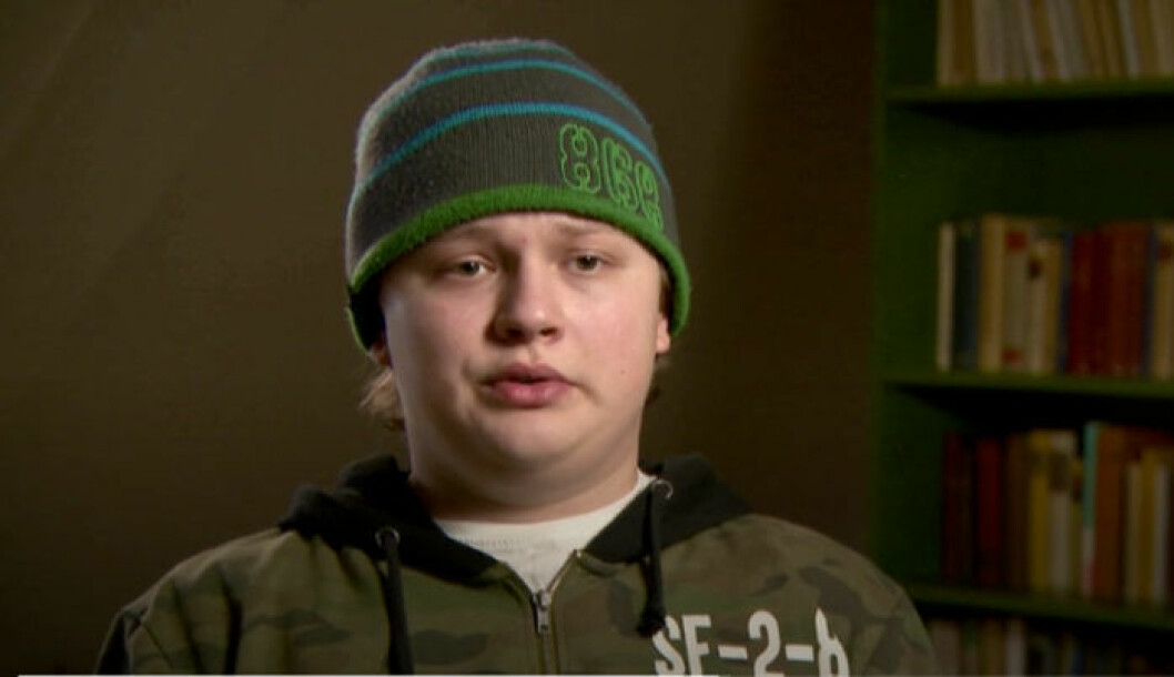 Jesper berättar om skuldkänslorna i ”Sofias änglar”. Bild: Kanal 5 Sjuårige Theo dog efter en drunkningsolycka 2014. Storebror Jesper berättar om sorgen i