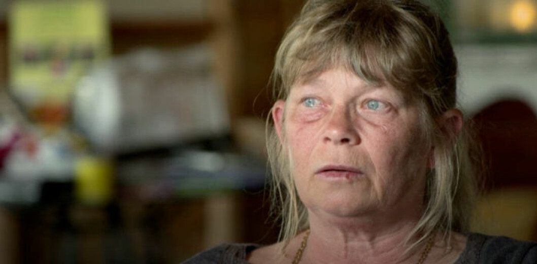 Att ensam ta hand om den stora gården och samtidigt hantera sorgen efter makens plötsliga bortgång är en kamp för Lotta. Bild: Kanal 5 Sofias änglar säsong 10 avsnitt 10 sänds den 9 april klockan 20.00 i Kanal 5.