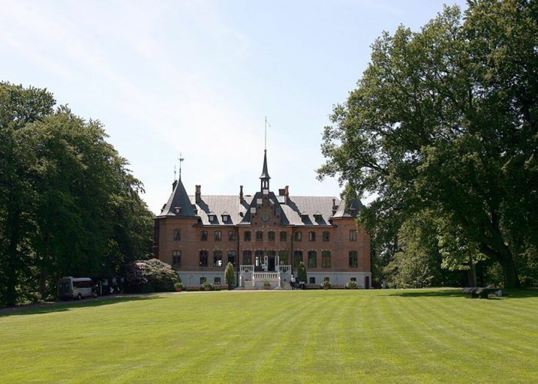 Njut av omgivningarna kring Sofiero Slott. Sofiero Slott