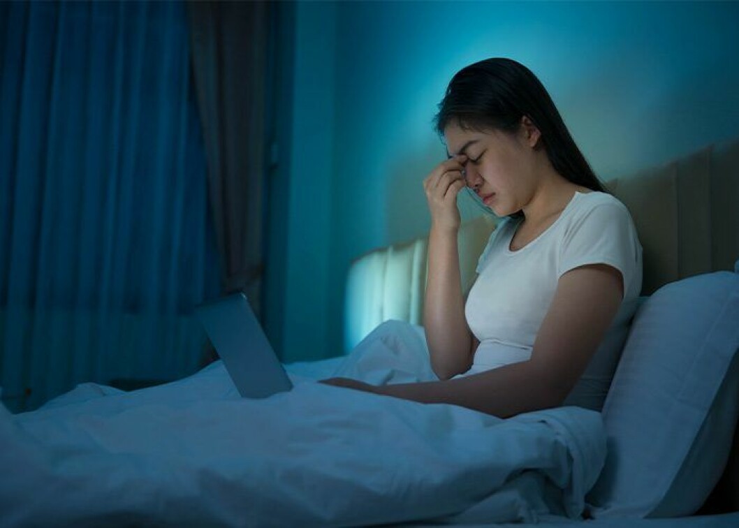 <em>Den undermedvetna stressen i kroppen som bildas när du sitter vid datorn, jobbar, betalar räkningar eller svarar på mail i mobilen gror under natten och lämnar ingen positiv känsla, menar livscoachen.</em>