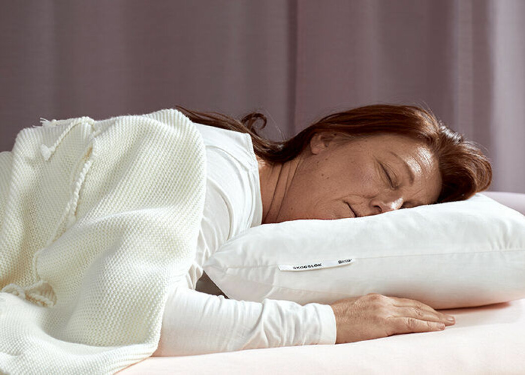En ergonomisk kudde formar sig efter vår sovställning och hjälper oss att sova bättre.