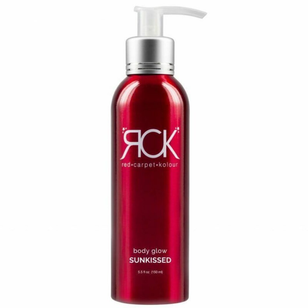 Red carpet kolur, från Ofra Cosmetics. <a href="https://track.adtraction.com/t/t?a=1117786221&as=1213658115&t=2&tk=1&epi=boostabrannan&url=https://www.lyko.se/ofra-cosmetics/ofra-cosmetics-red.ckolour-lumi2.bodyglow" target="_blank" rel="noopener">Här kan du köpa den</a>. SUNKISSED