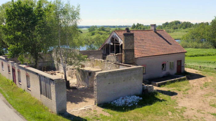 Gustav Ovland skapade sin husdröm i en övergiven stärkelsefabrik på den skånska landsbygden. Husdrömmar SVT