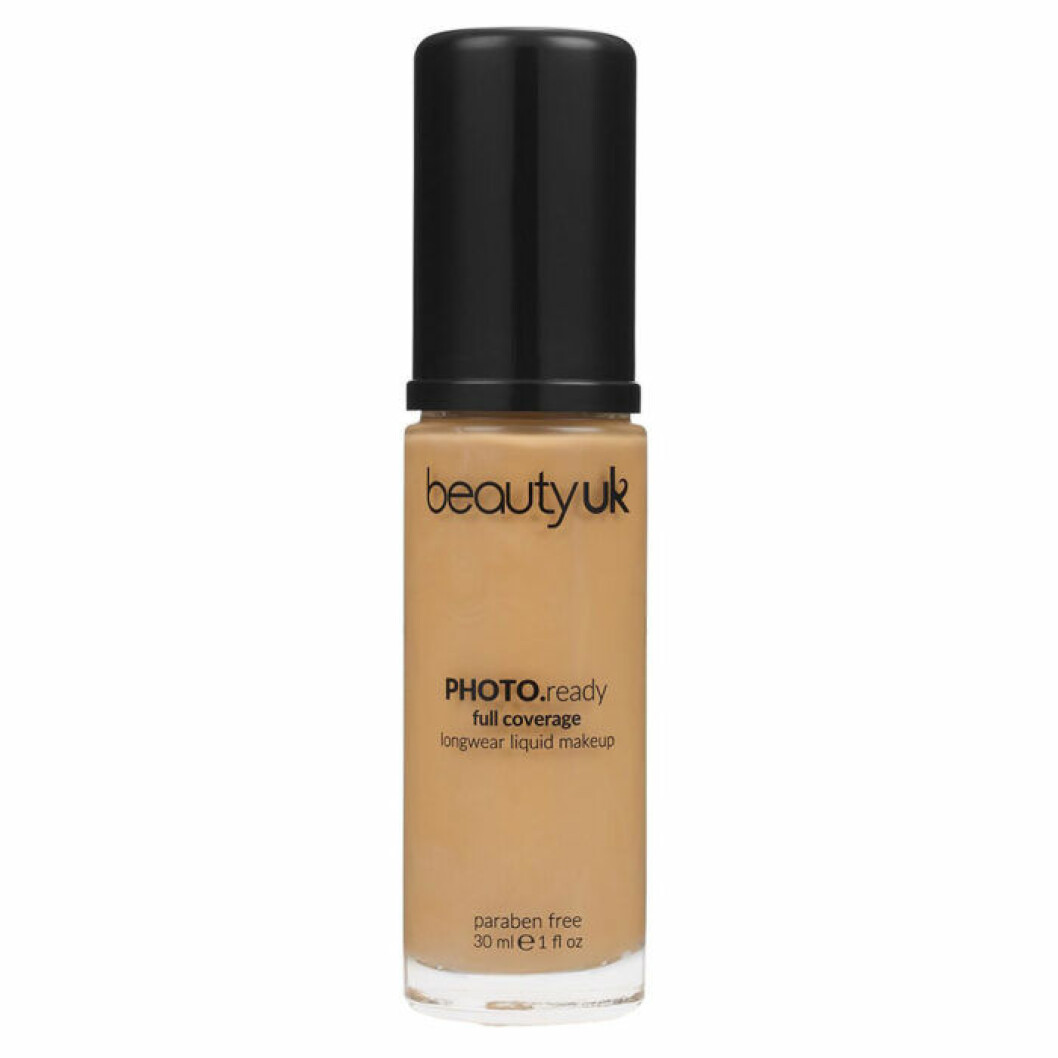 Foundation från Beauty UK, 69 kronor. <a href="https://track.adtraction.com/t/t?a=1117786221&as=1213658115&t=2&tk=1&epi=tackande-foundation&url=https://www.lyko.se/beauty-uk/beauty-uk-photo.ready-foundation-no.4--" target="_blank" rel="noopener">Här kan du köpa den</a>. Täckande foundation full coverage Beauty UK