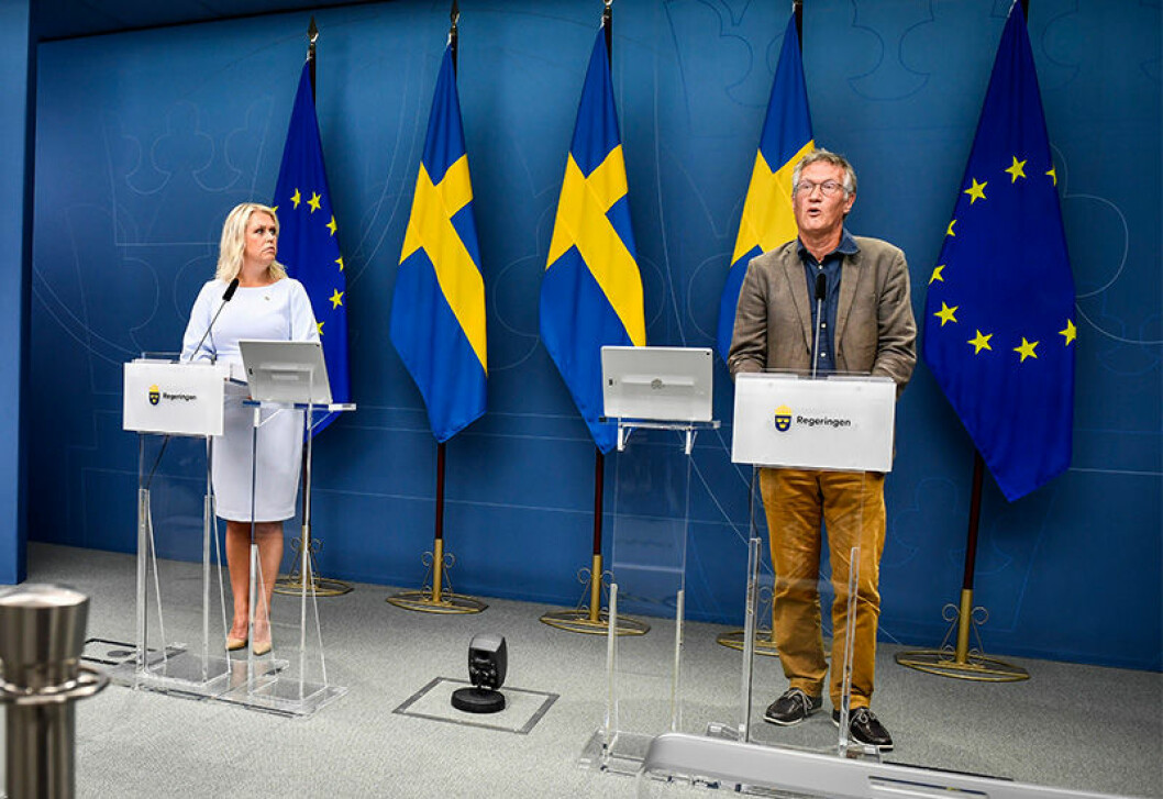 Hallengren och Tegnell under dagens extrainsatta presskonferens vad gäller hemmajobb och resor under hösten.