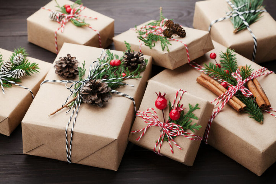 Använd skogsmaterial till dina julklappar.