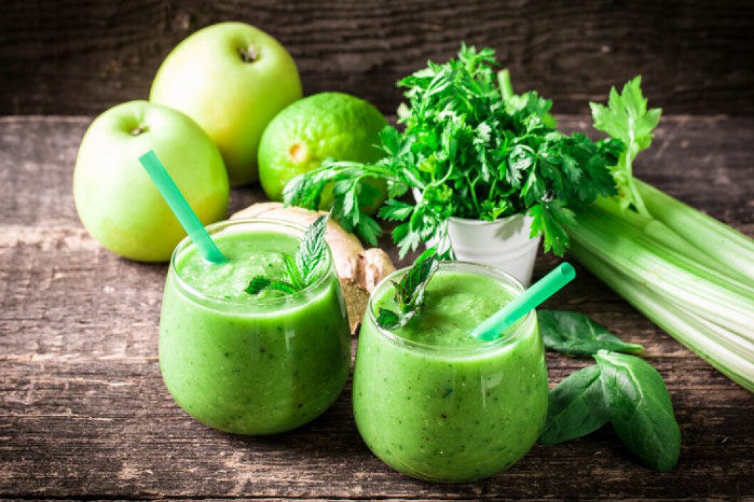 Smoothie med selleri och gröna äpplen.